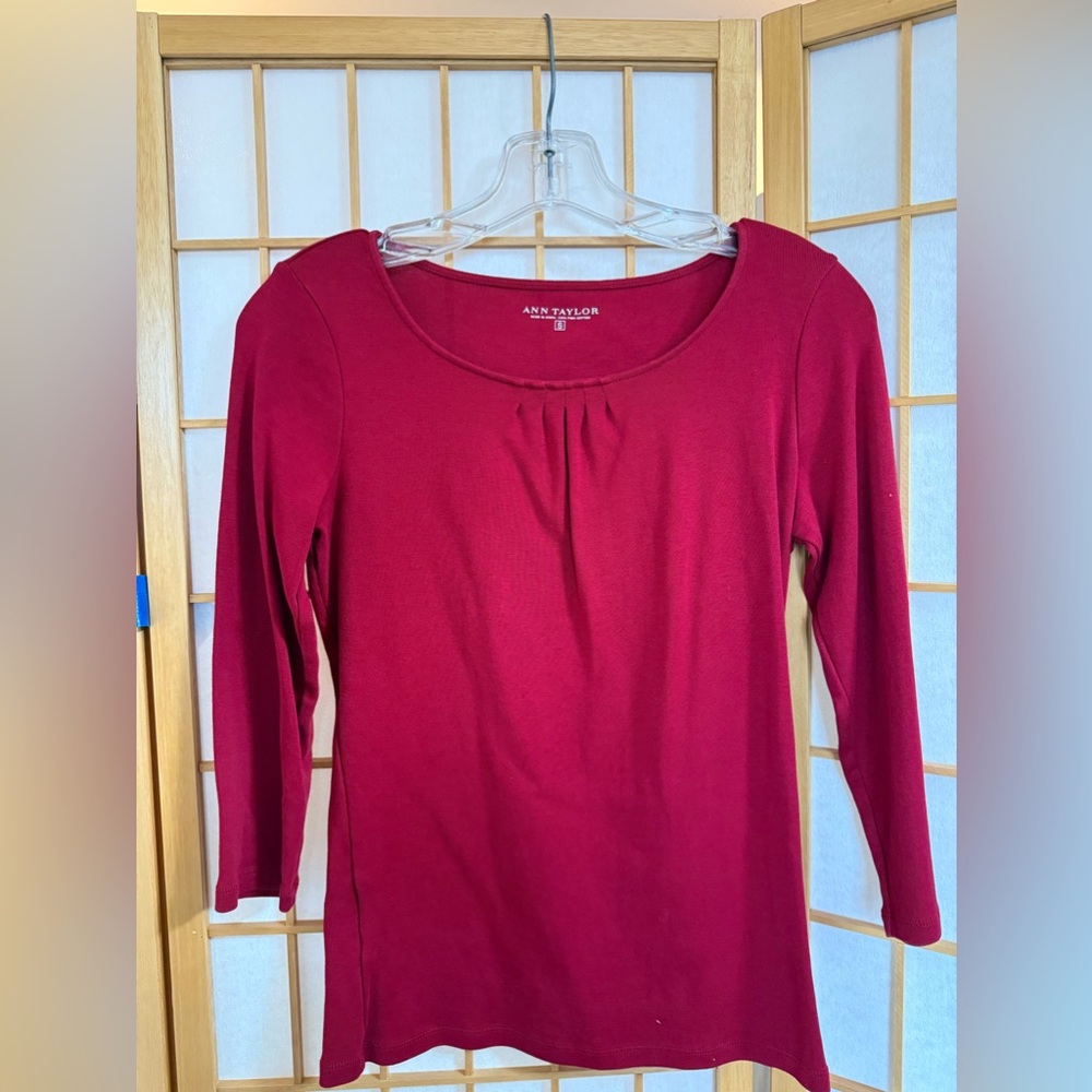 Ann Taylor knit cotton long sleeved shirt, size small.